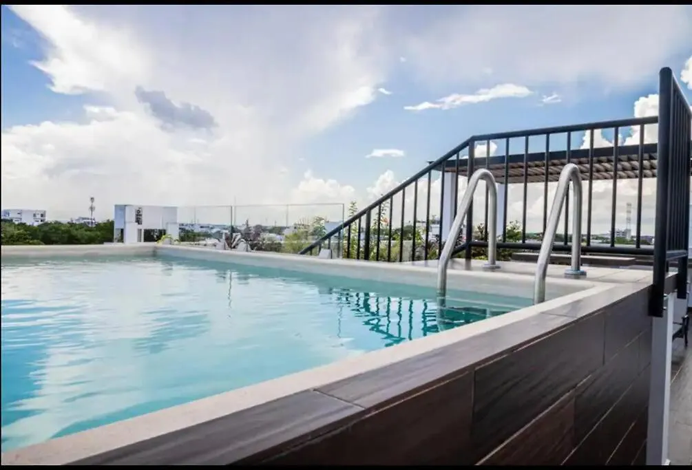 Fast Wifi/5 Min Beach/Private Parking Playa del Carmen Apartment